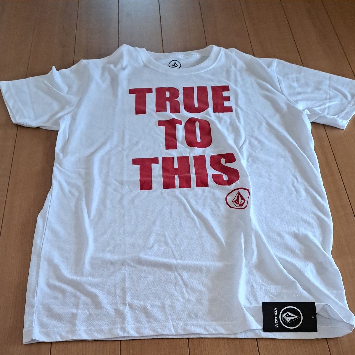 VOLCOM　新品　Tシャツ　ボルコム