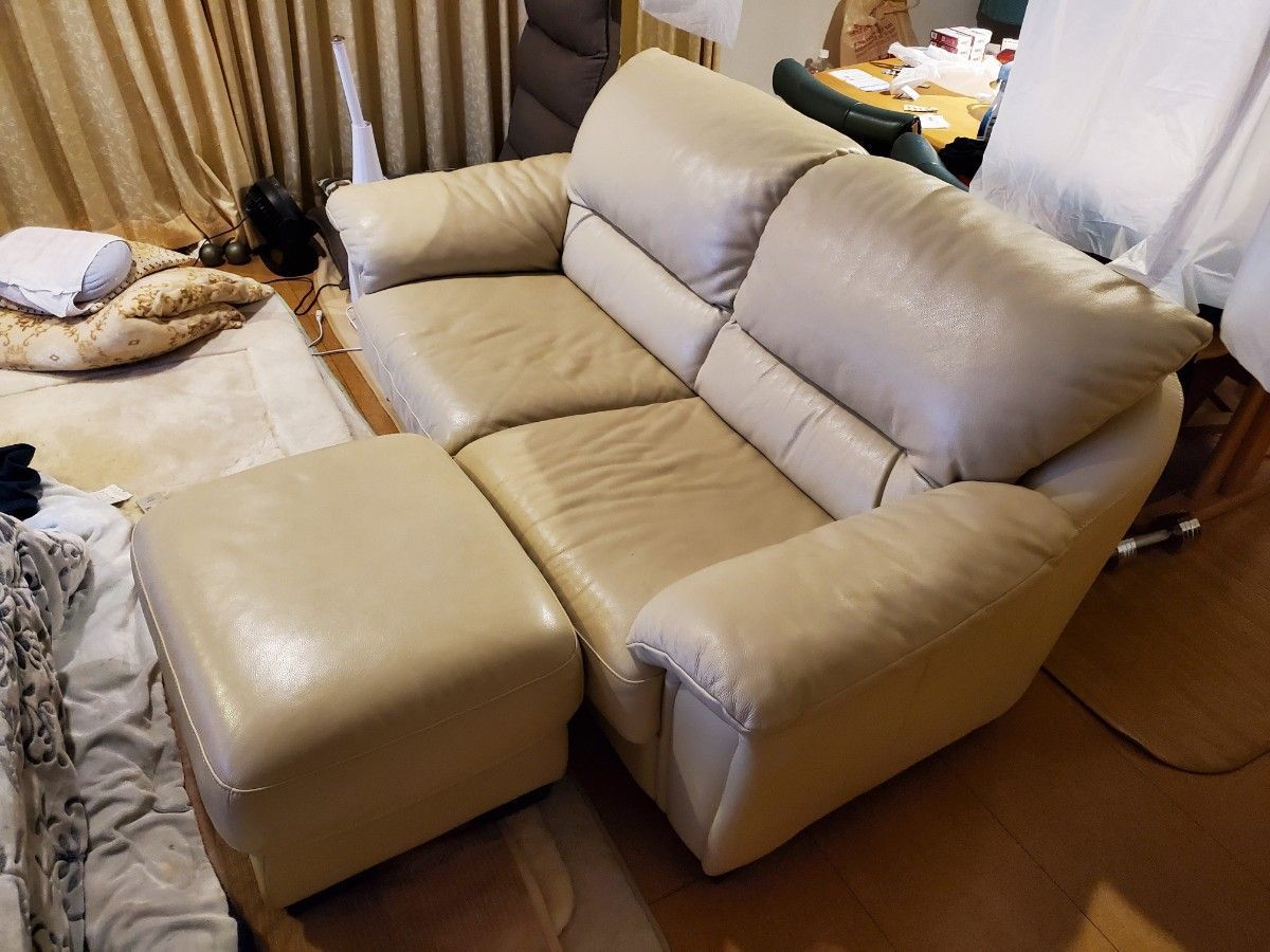 大塚家具のオットマン付きソファーです