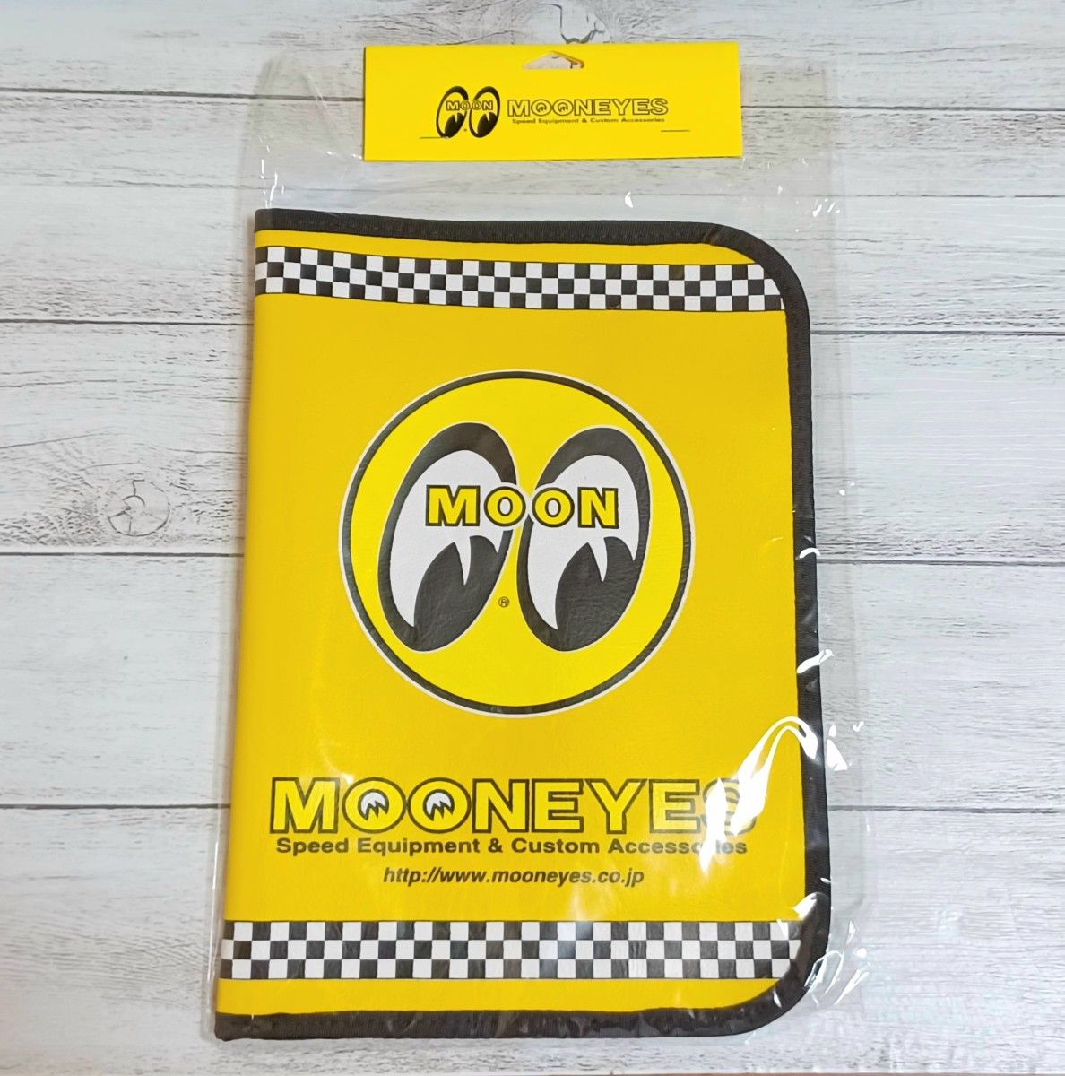 再入荷!!【MOONEYES】ムーンアイズ アイボール チェッカー 車検証入れ カータイトルホルダー (σﾟ∀ﾟ)σ