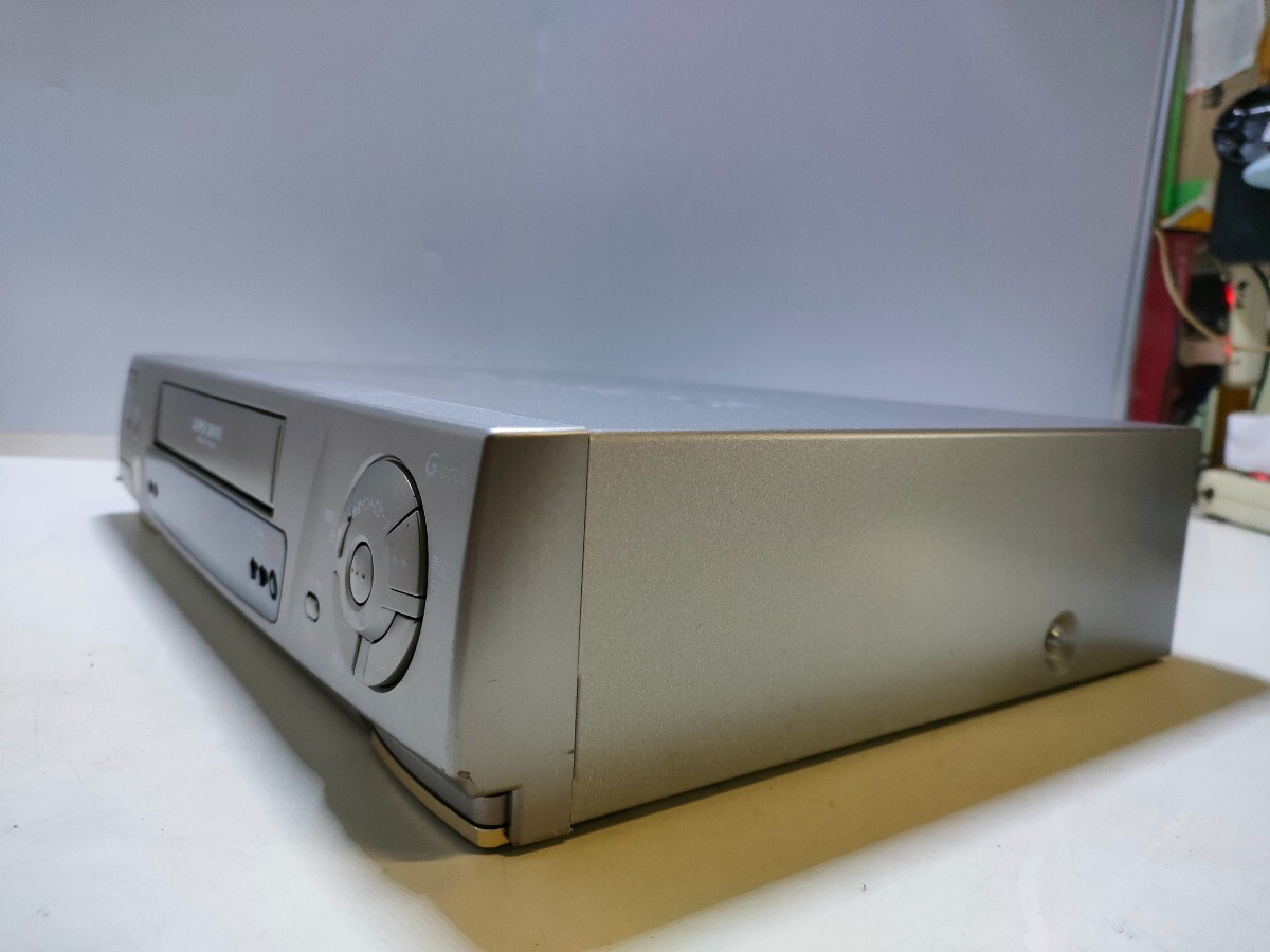 E335(中古現状、即発送）Panasonic パナソニック VHS ビデオデッキ NV-H220G（電源付き）_画像5