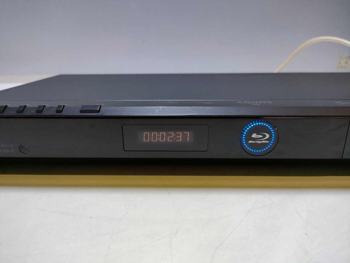 E339(中古現状、即発送）SHARP シャープ ブルーレイディスクプレーヤー AQUOS BD-HP35 2011年製 (電源付き)_画像2
