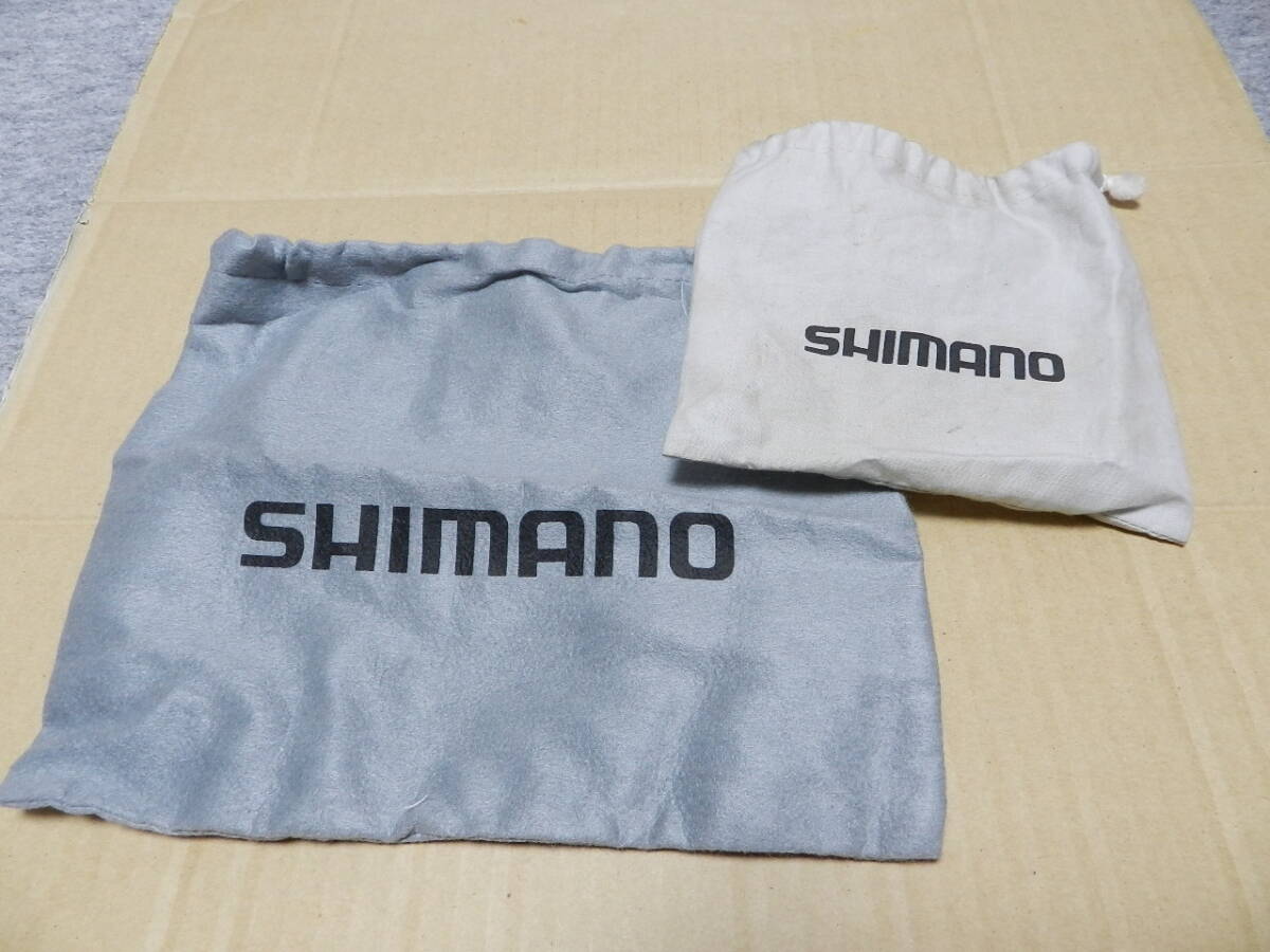 シマノ  リール袋  リールケース  保護  大サイズ 大  サイズ約21㎝×25㎝  小さい方汚れあり サイズ約16㎝×16㎝の画像1