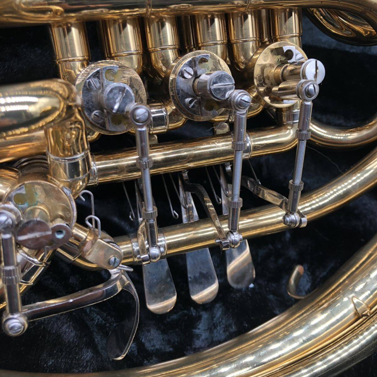 599 SUWA ホルン ハードケース付 フレンチホルン フルダブルホルン 金管楽器 管楽器 ※YAMAHAのケース_画像9