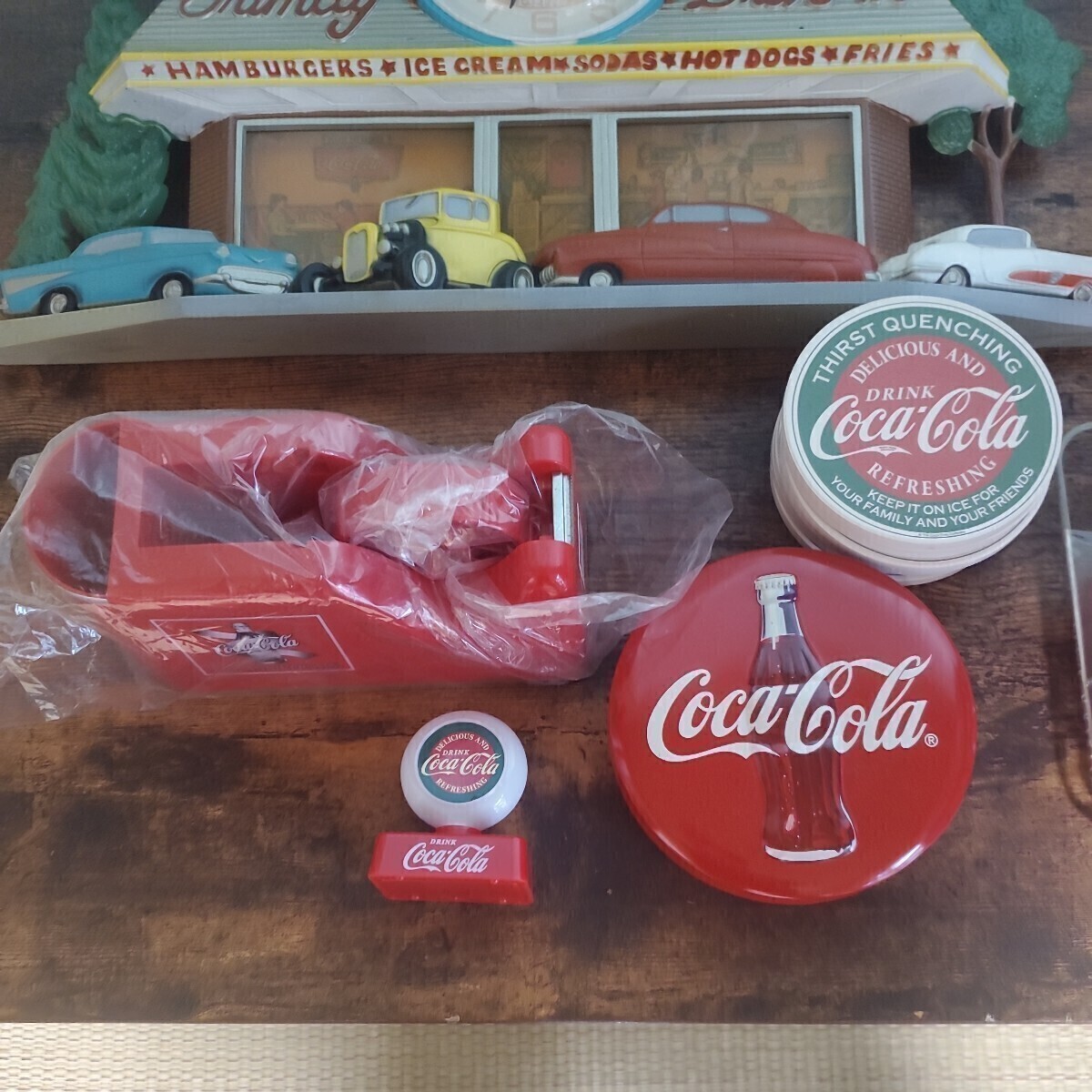  Coca Cola подлинная вещь часы резак для скотчка бутылка Coaster др. 
