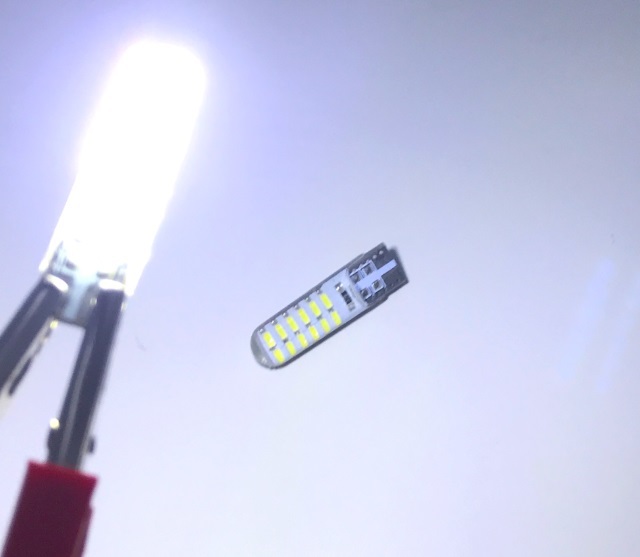 ★即決380円★送料無料★シリコン T10 LED バルブ 2球セット 24SMD 240lm ポジション スモール ナンバー灯 6000Kの画像2