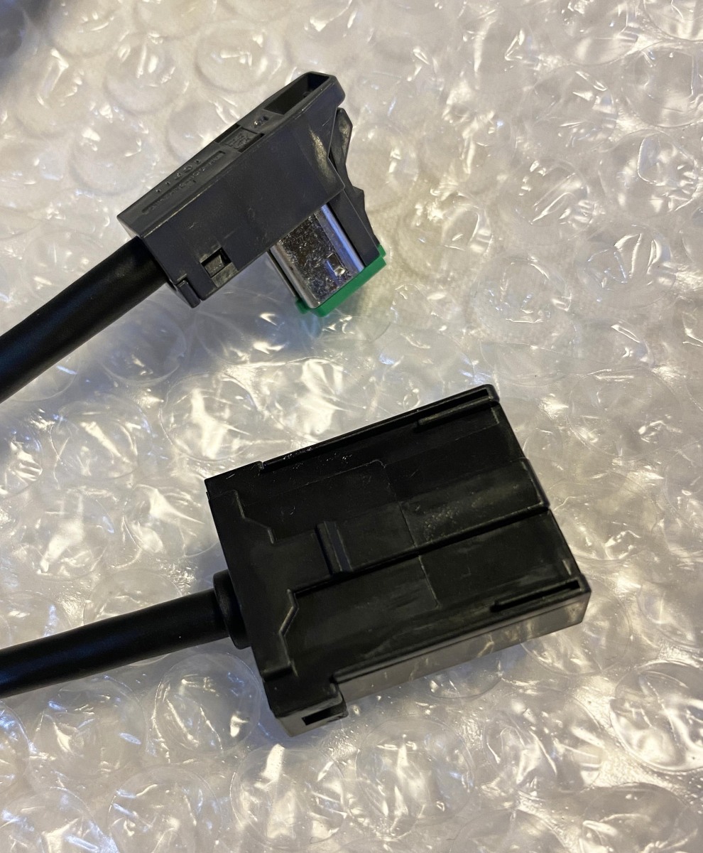 トヨタ 純正品 USB HDMI 入力端子 純正品番 086B0-00010 トヨタ 純正 ナビ ケーブルセット スペアホールタイプ_画像2