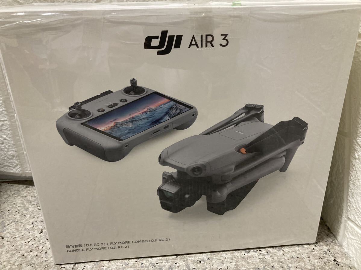 AZ-032.DJI ドローン Air 3 Fly Moreコンボ（スクリーン搭載DJI RC 2送信機付属 ）予備バッテリー2個付きの画像1