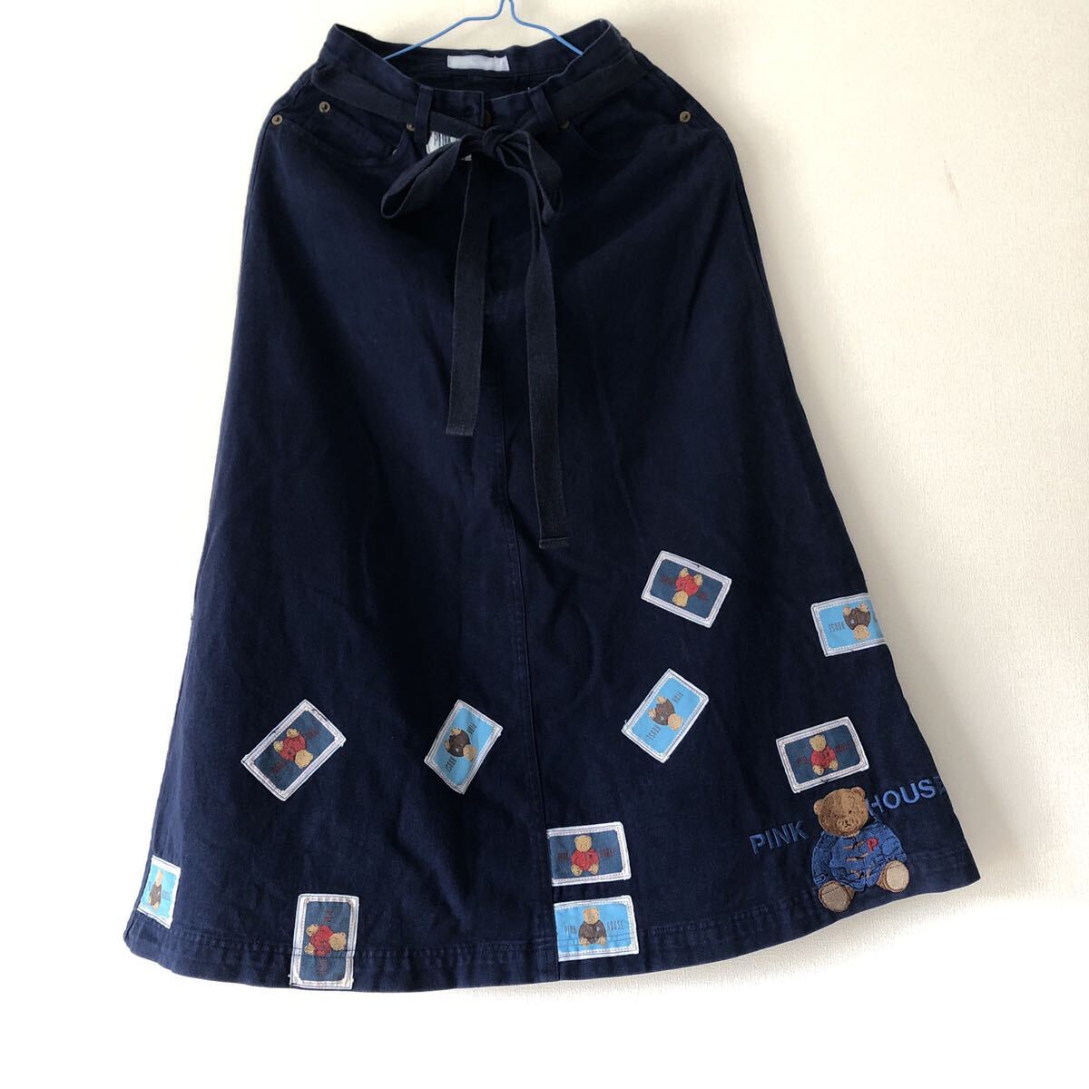  Pink House navy skirt .. badge ribbon PINK HOUSE blue group 