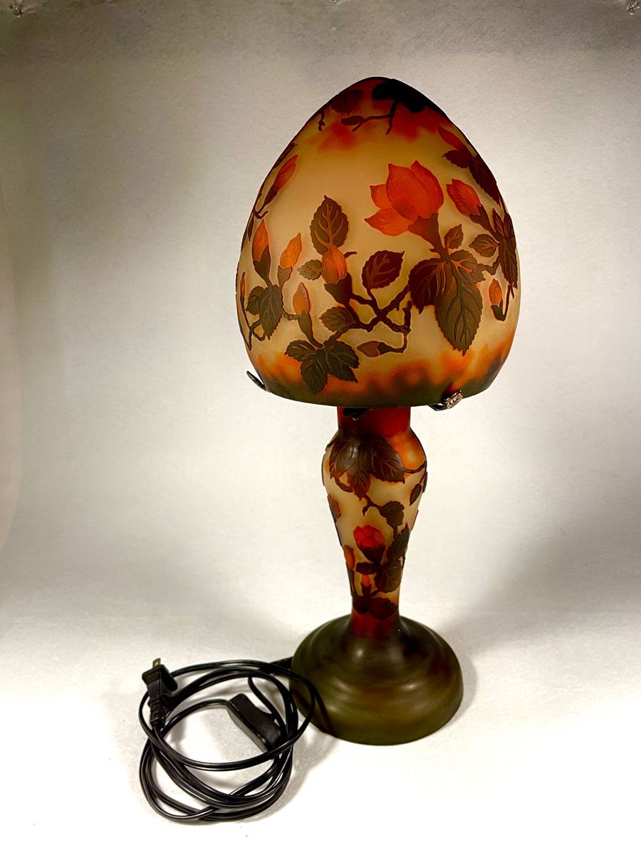 照明 ランプ 高品質の工芸ガラスのランプです。中古品。サイズ：45cm