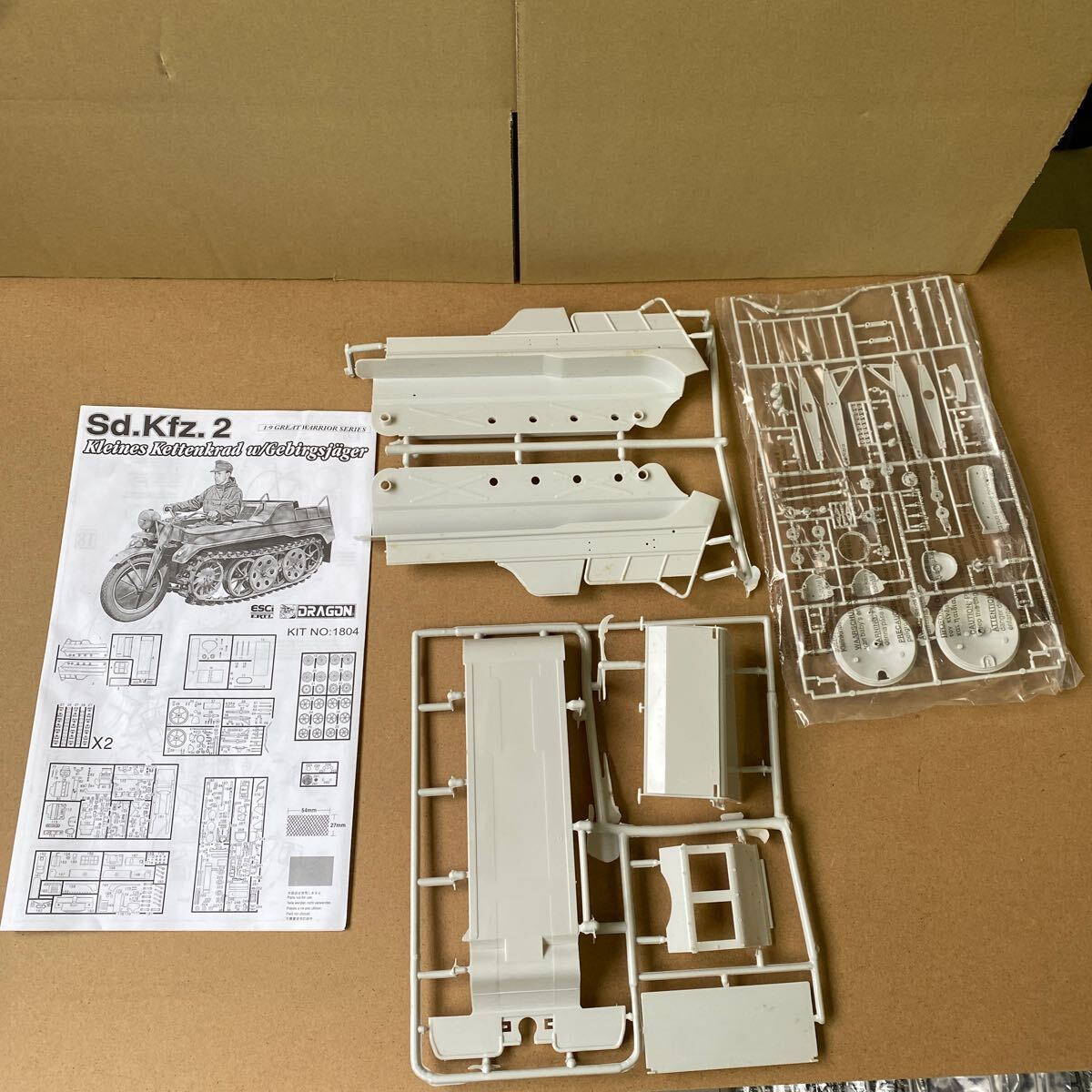 未組立 DRAGON 1/9 ドラゴン Sd.Kfz.2 Kleines Kettenkrad w 未組立 DRAGON 1/9 ドラゴン Sd.Kfz.2 Kleines Kettenkrad w