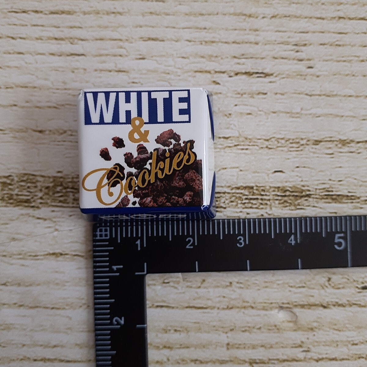 2.5cm angle chiroru chocolate white & cookie 56 piece 