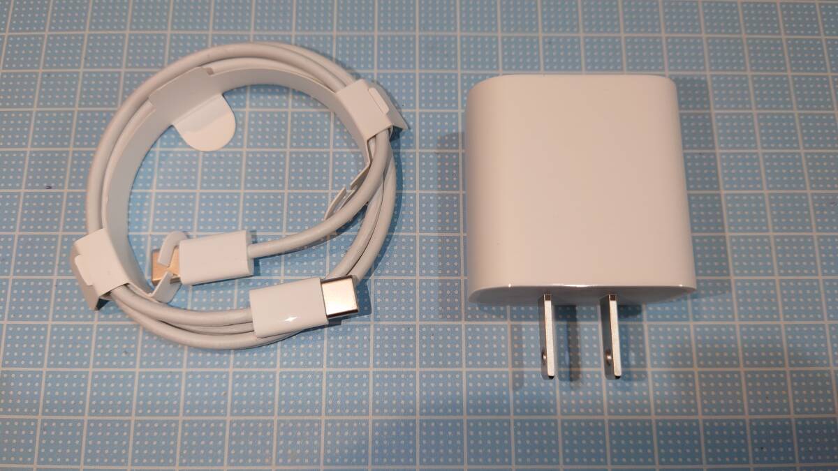 【未使用 iPad付属品】Apple純正 iPad用 20W USB-C電源アダプタ ＆ USB-C充電ケーブル セットの画像1