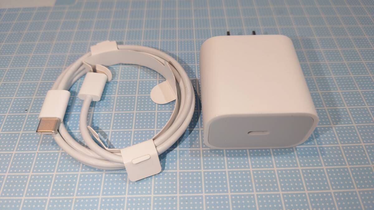 【未使用 iPad付属品】Apple純正 iPad用 20W USB-C電源アダプタ ＆ USB-C充電ケーブル セットの画像2