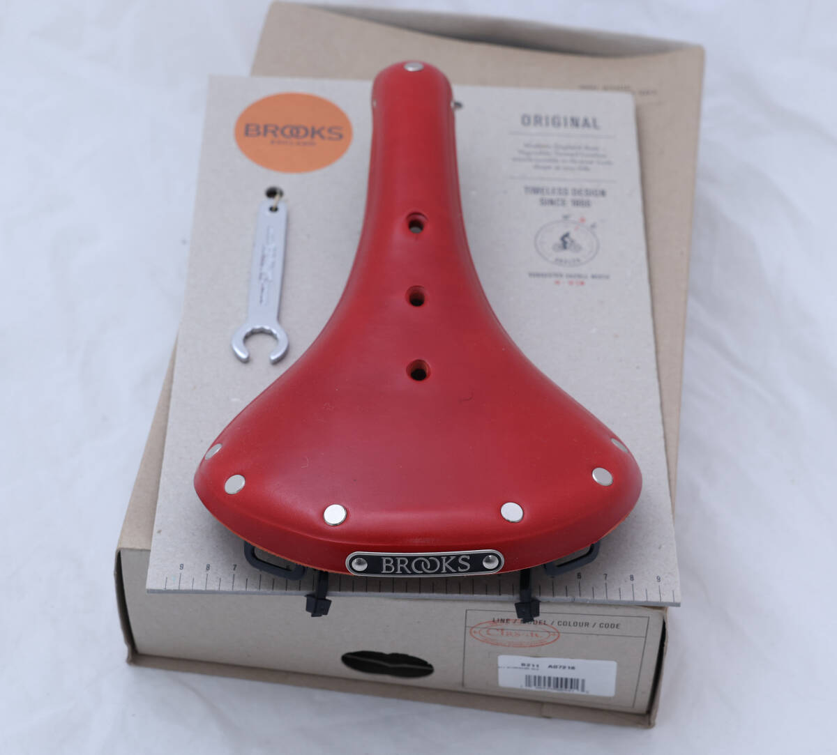 BROOKS limitation color RED B17 leather saddle . leather grip new goods 