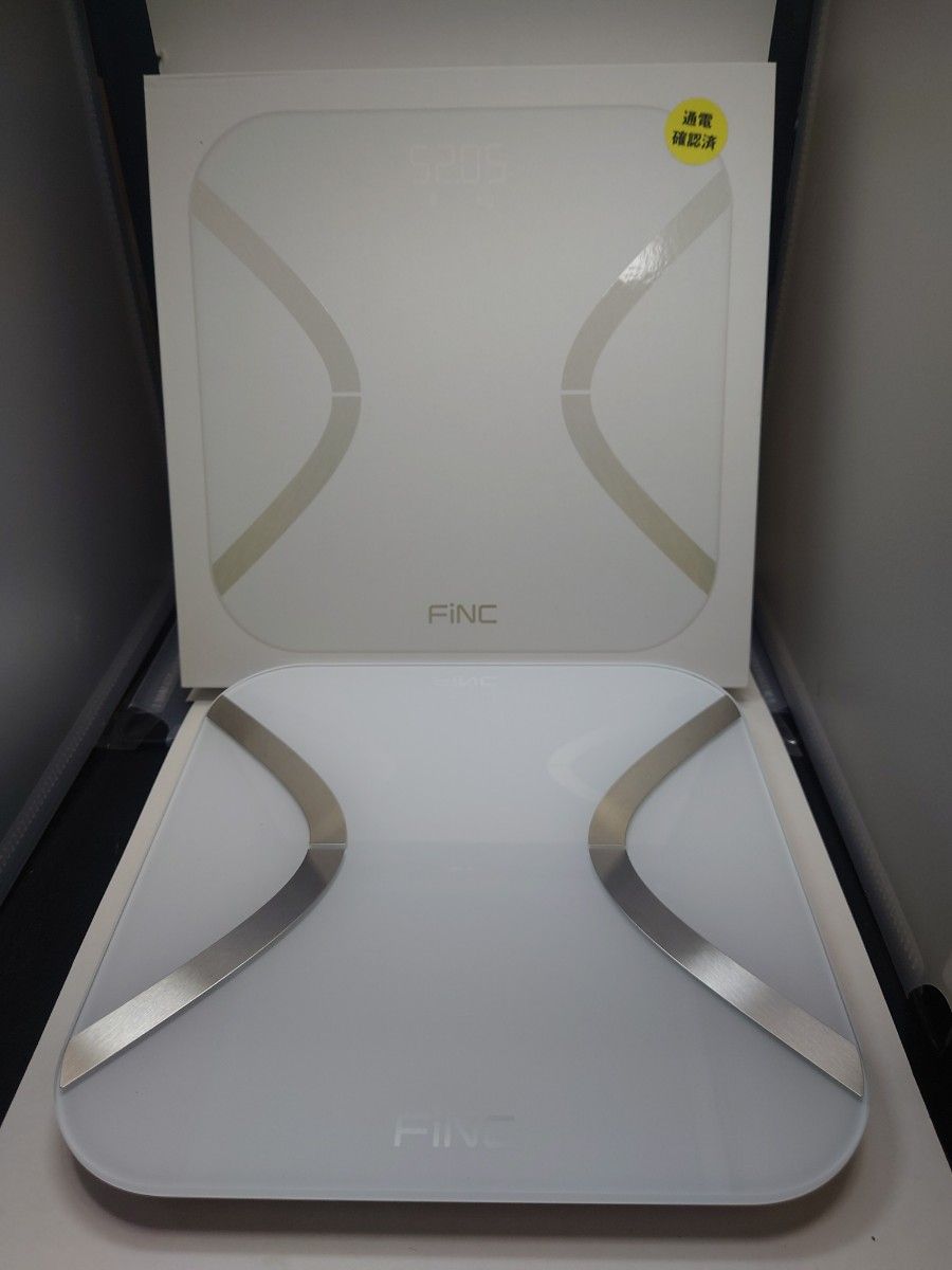 FiNC オリジナル体組成計　スマホアプリ連動　bluetooth接続　１１項目自動計測　最大１０名まで連携可能 ヘルスメーター
