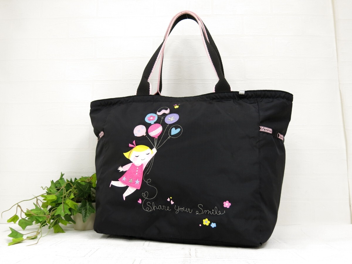 LeSportsac レスポートサック◆ナイロン◆トート バッグ◆黒 ピンク◆新品同様◆超美品◆ディズニー◆It's a Small Worldコラボ◆N7805の画像1