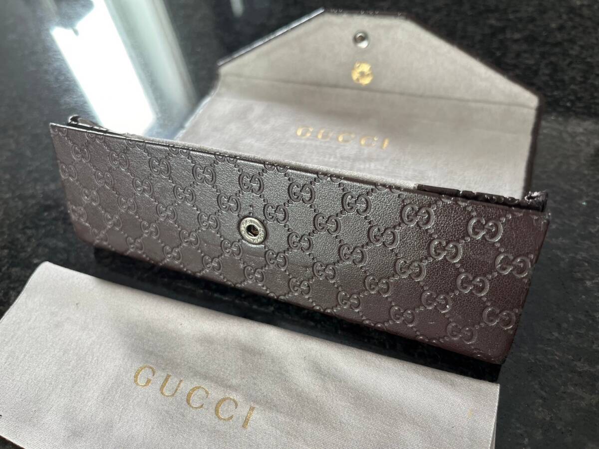 送料無料 GUCCI メガネケース メガネ拭き ワンオーナー グッチ ブランド 眼鏡 ケース 眼鏡拭 折り畳み可能 美品の画像2