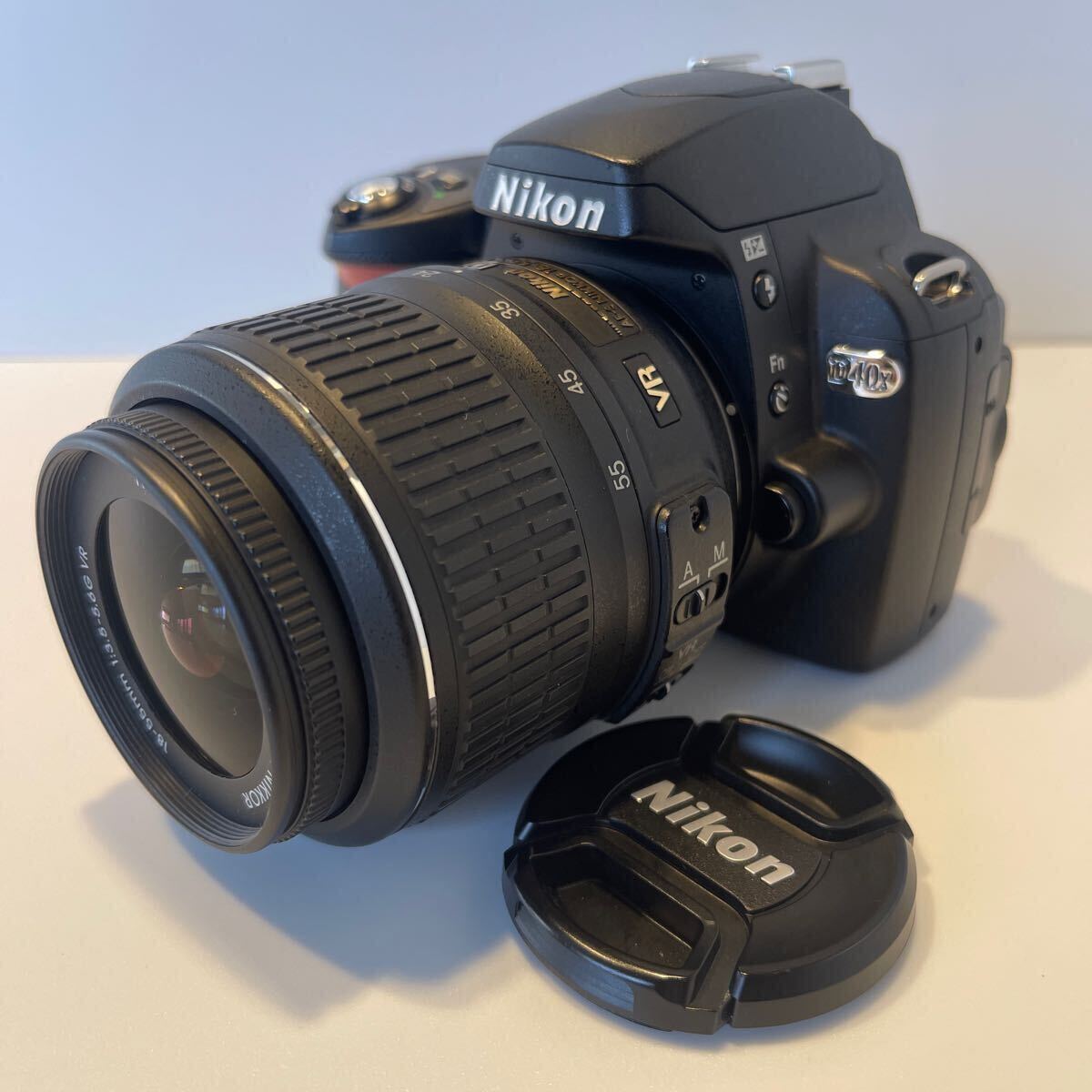 Nikon ニコン D40x 18-55mmAF-S VR Gレンズ 動作品 シャッター数1,025の画像1