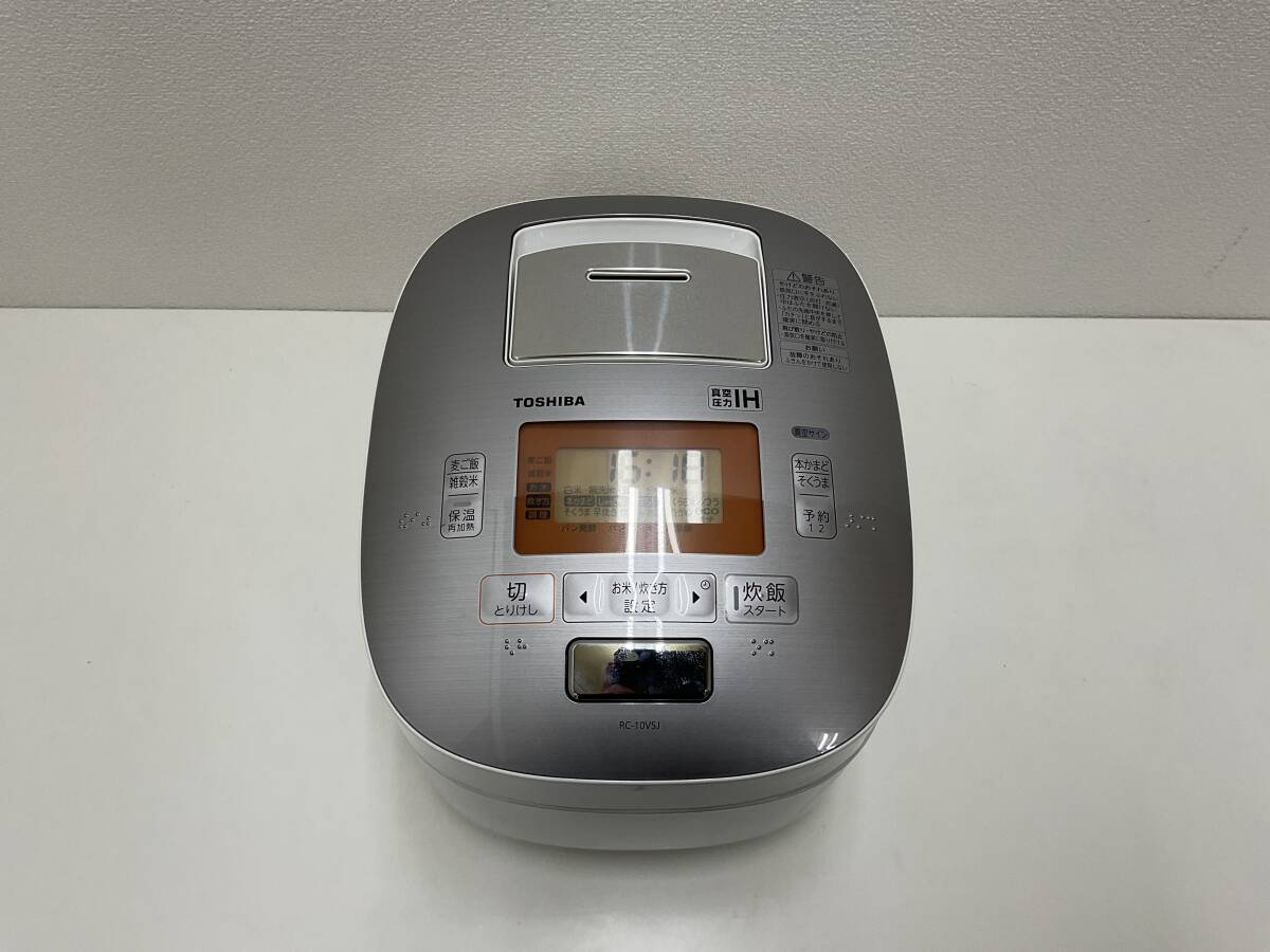 【A098】ジャンク品　TOSHIBA　東芝東芝真空圧力IHジャー炊飯器　RC-10VSJ　1.0L　2015年製　グランホワイト_画像1