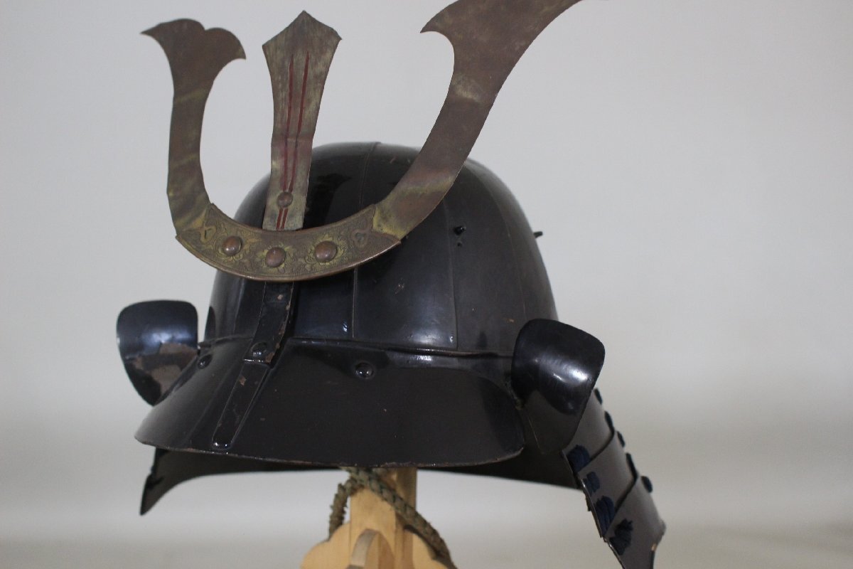 ^v 10 two interval . helmet Edo iron, black lacquer 35×30×25cm 2.11. armour / armour / armor ^v