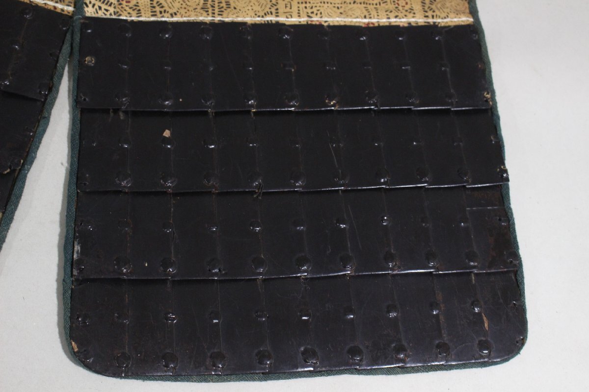 ^v three . Edo iron, black lacquer . hand 66×17cm..55×62cm shin present 32x33cm 2.28. armour / armour / armor ^v