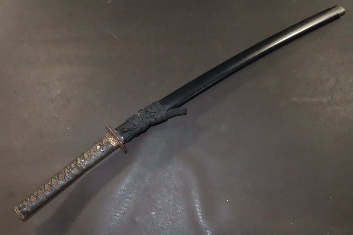 v^ preservation expert evidence sword . many . next half long sword . white scabbard Muromachi 92.2× sword blade 64.6×.1.2× origin width 2.8× origin -ply 0.5x. width 0.3cm 1kg/1.54kg^v