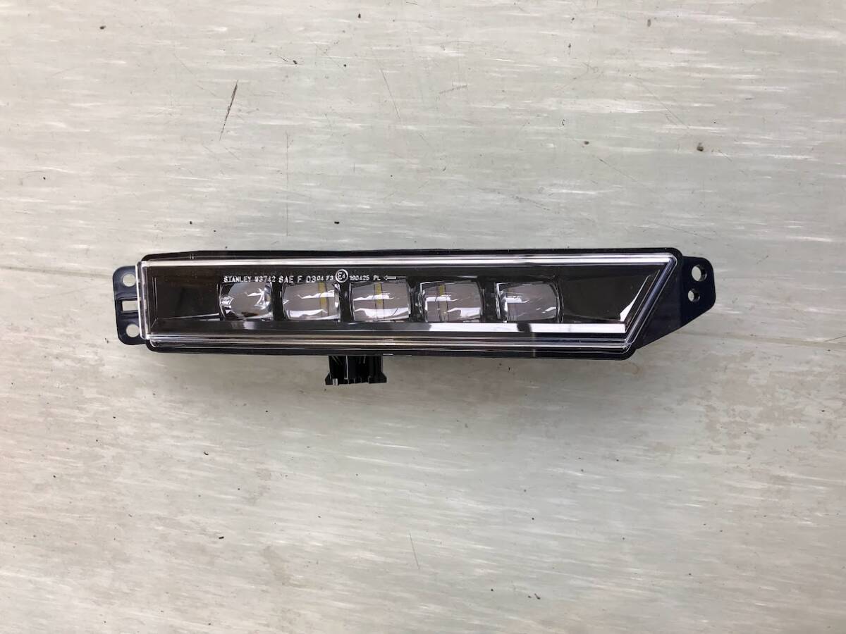 新品 RV3 RV4 RV5 RV6 VEZEL ヴェゼル ホンダ純正 LED フォグライト フォグランプ右 STANLEY W3742 _画像1