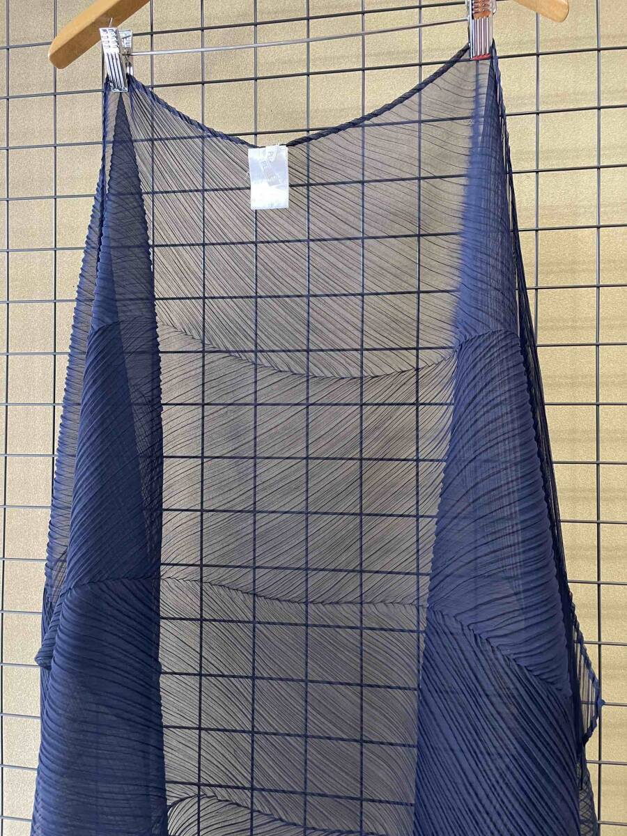 [PLEATS PLEASE/ pleat pulley z]Pleats Shawl Stole NAVY MADE IN JAPAN pleat shawl stole ISSEY MIYAKE Issey Miyake 