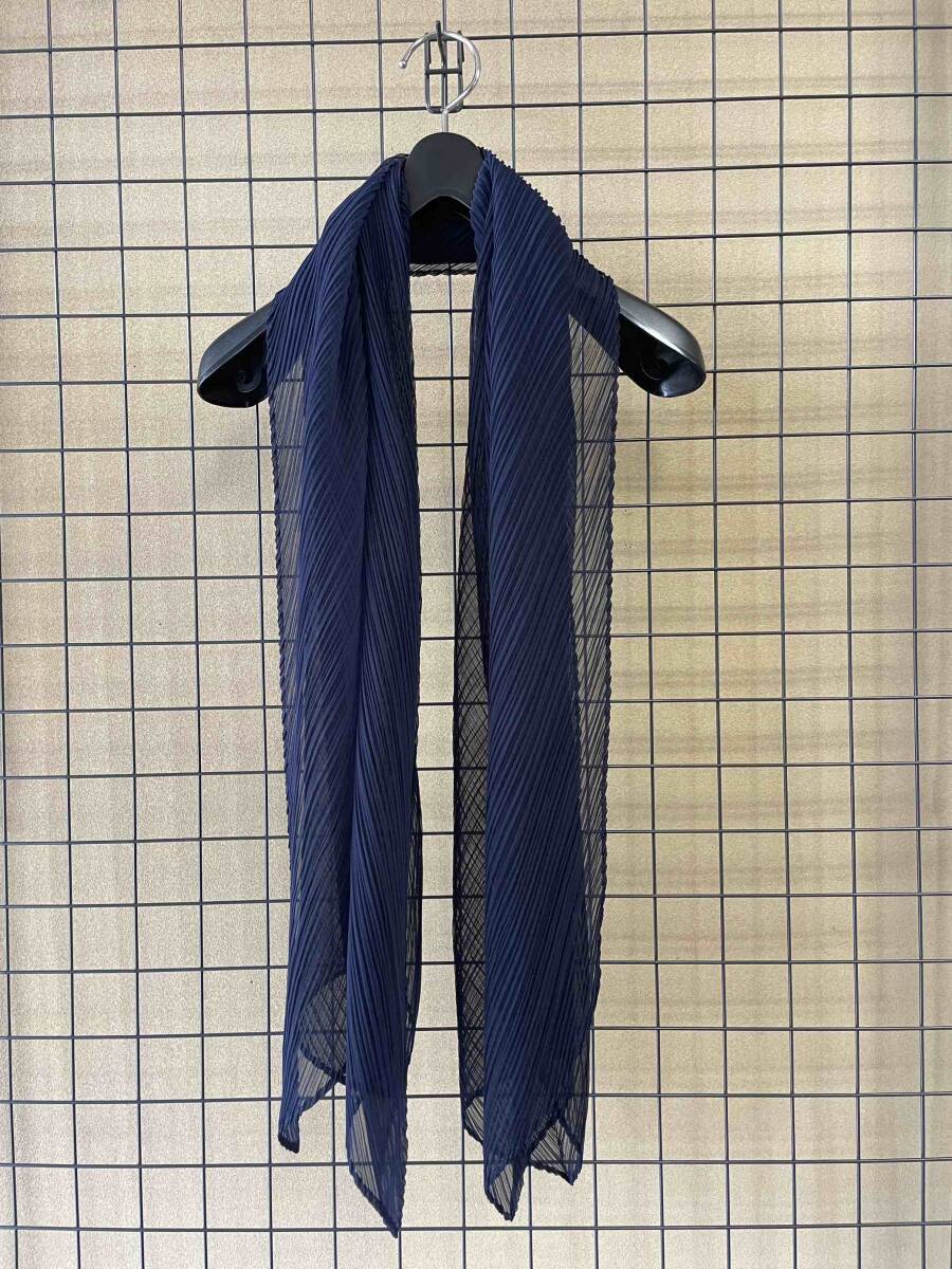 [PLEATS PLEASE/ pleat pulley z]Pleats Shawl Stole NAVY MADE IN JAPAN pleat shawl stole ISSEY MIYAKE Issey Miyake 