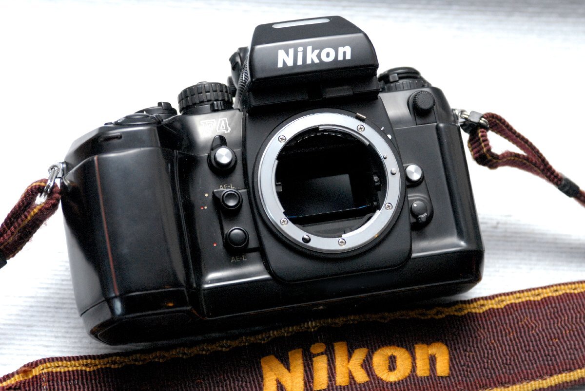 Nikon ニコン 最高峰 人気のAF高級一眼レフカメラ F4 ボディ 希少な作動品 （腐食無し）