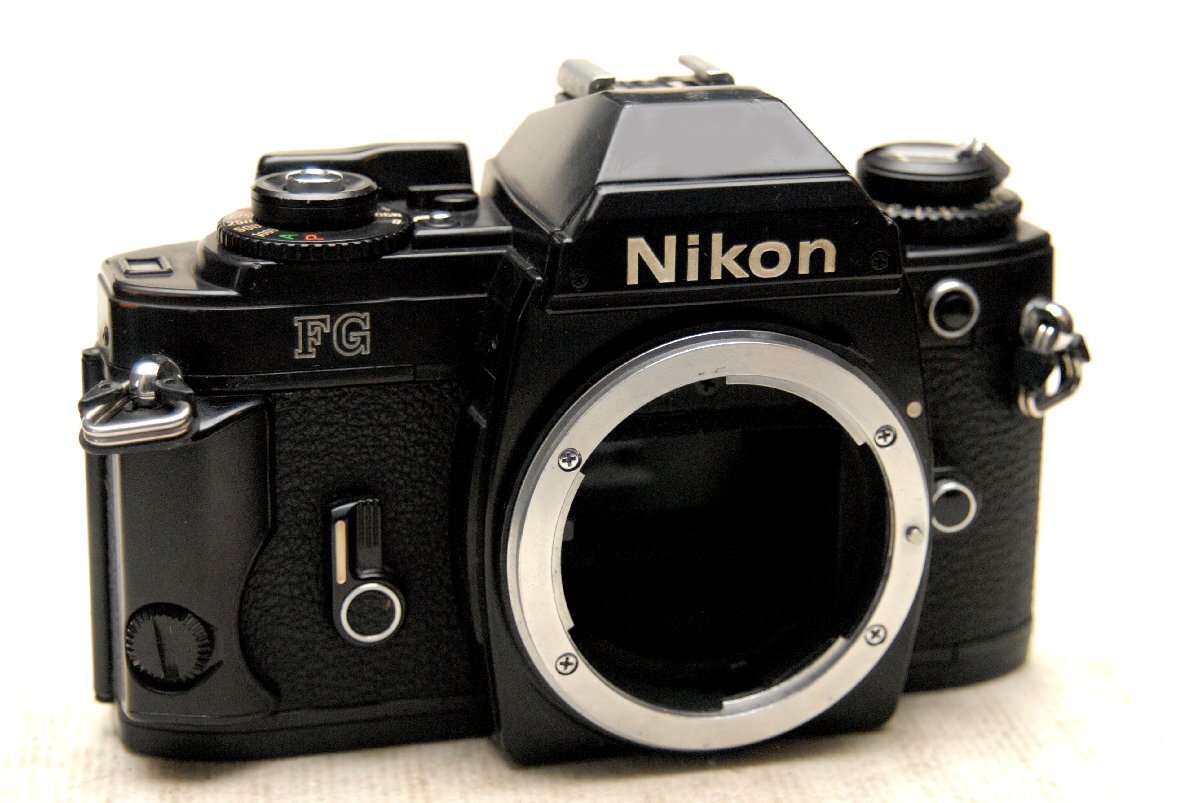 Nikon ニコン 昔のアナログ一眼レフカメラ FG（黒）ボディ 希少な作動品 （腐食無し）_画像1