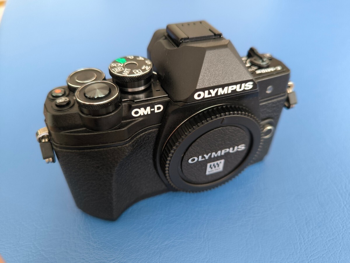 OLYMPUS　OM-D　E-M10 Mark III ブラック　極美品_画像2