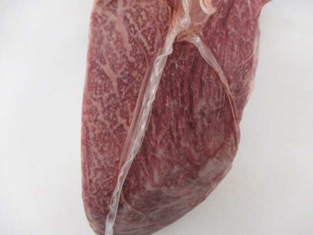 ブランド牛 チルド 黒毛和牛 内もも 大モモ 4200g もも肉 最高級A5 国産 霜降 ブロック ローストビーフ タタキ ステーキ 焼肉 赤身 レアの画像4