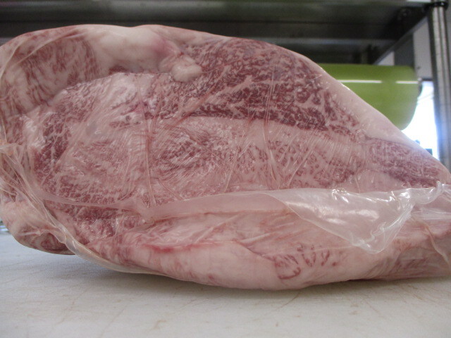 ブランド牛 チルド 黒毛和牛 サーロイン レア 3700g 最高級 A5 国産 ロース ブロック ローストビーフ ステーキ 焼肉 カルビ すき焼 メス 雌の画像5
