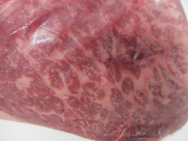 チルド 交雑種牛 イチボ 4000g 高級B3 国産 霜降 もも ブロック ローストビーフ ステーキ 焼肉 ラムイチ ランプ 赤身 レア 牛肉 希少部位の画像2