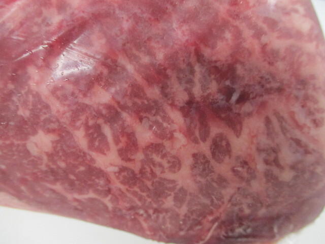 チルド 交雑種牛 イチボ 4000g 高級B3 国産 霜降 もも ブロック ローストビーフ ステーキ 焼肉 ラムイチ ランプ 赤身 レア 牛肉 希少部位_画像2