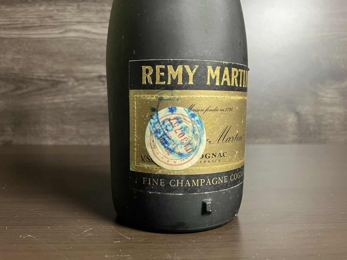 古酒 REMY MARTIN FINE CHAMPAGNE VSOP COGNAC レミーマルタン コニャック ブランデー 【未開栓】_画像3