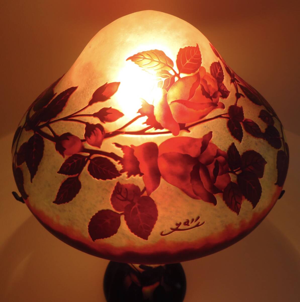 【SAKURAYA】西洋アンティーク【エミール・ガレ EmileGalle】薔薇彫刻スタンドランプ 卓上ライト ナイトランプ 照明 高さ55.5cmの画像2