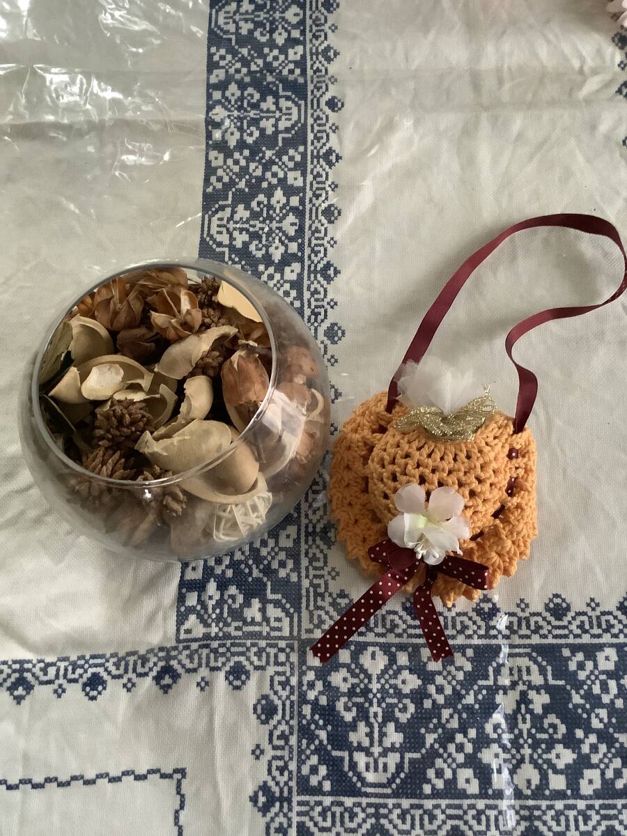  pot-pourri 2 point together * secondhand goods *