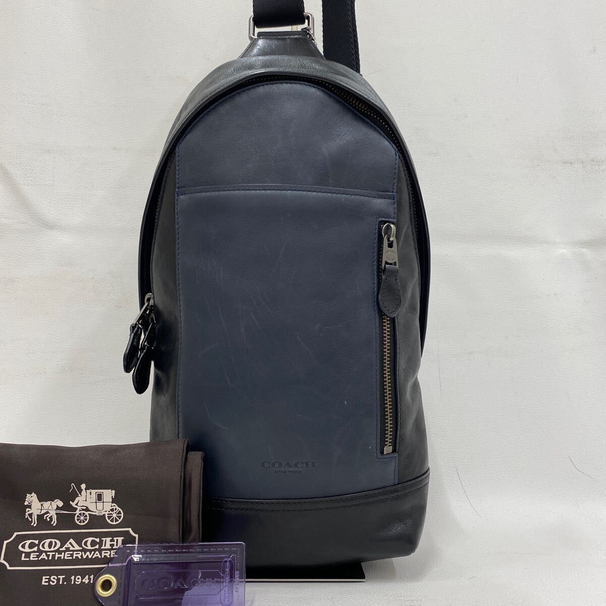 □245 COACH コーチ ワンショルダーバッグ レディース ユニセックス ブラック ブルーライン レザー 袋付き プラスチックダグチャーム_画像1