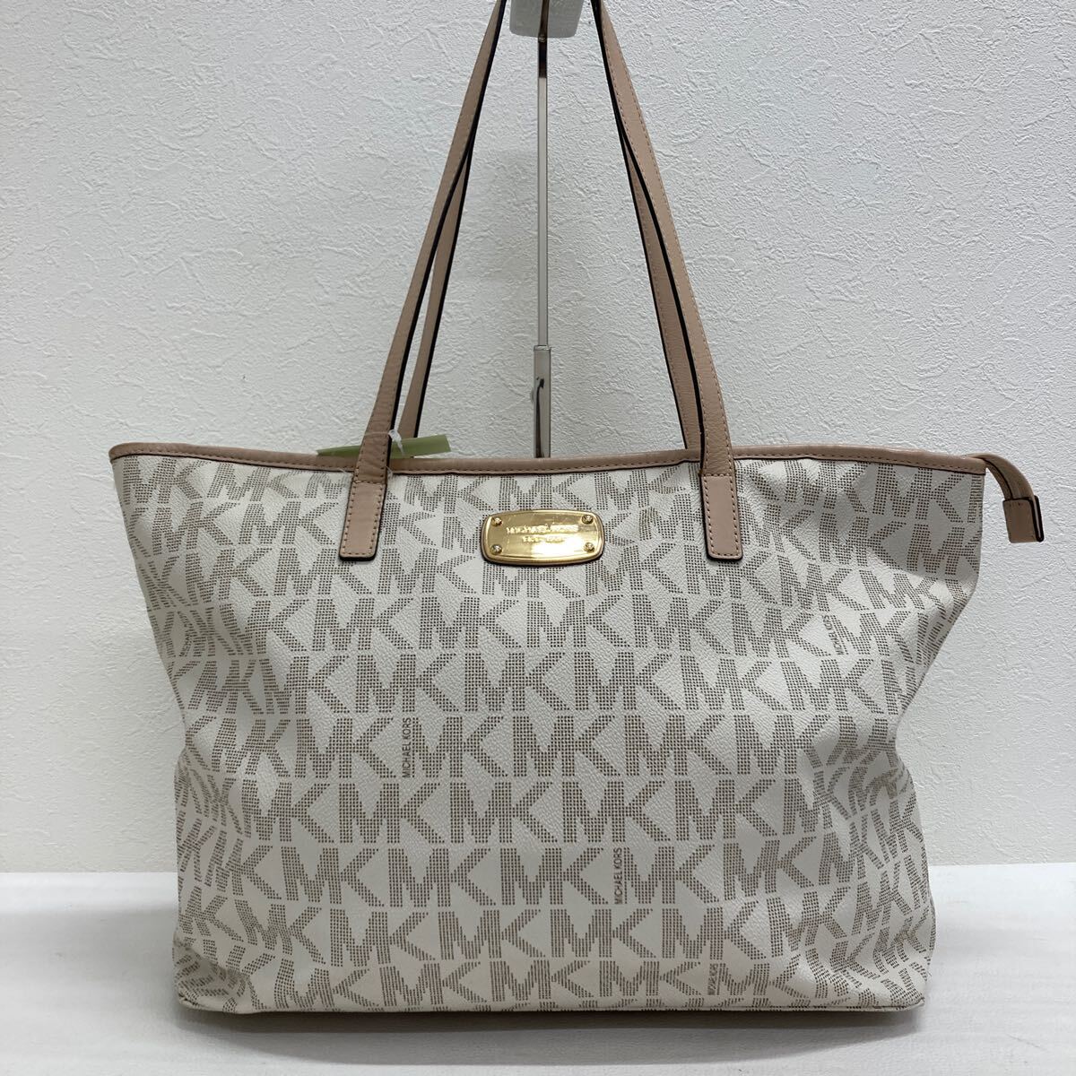 □973 MICHAEL KORS マイケルコース レディース トートバッグ ホワイト ベージュ系 ロゴ レザーハンドル 大容量 A4収納可_画像2