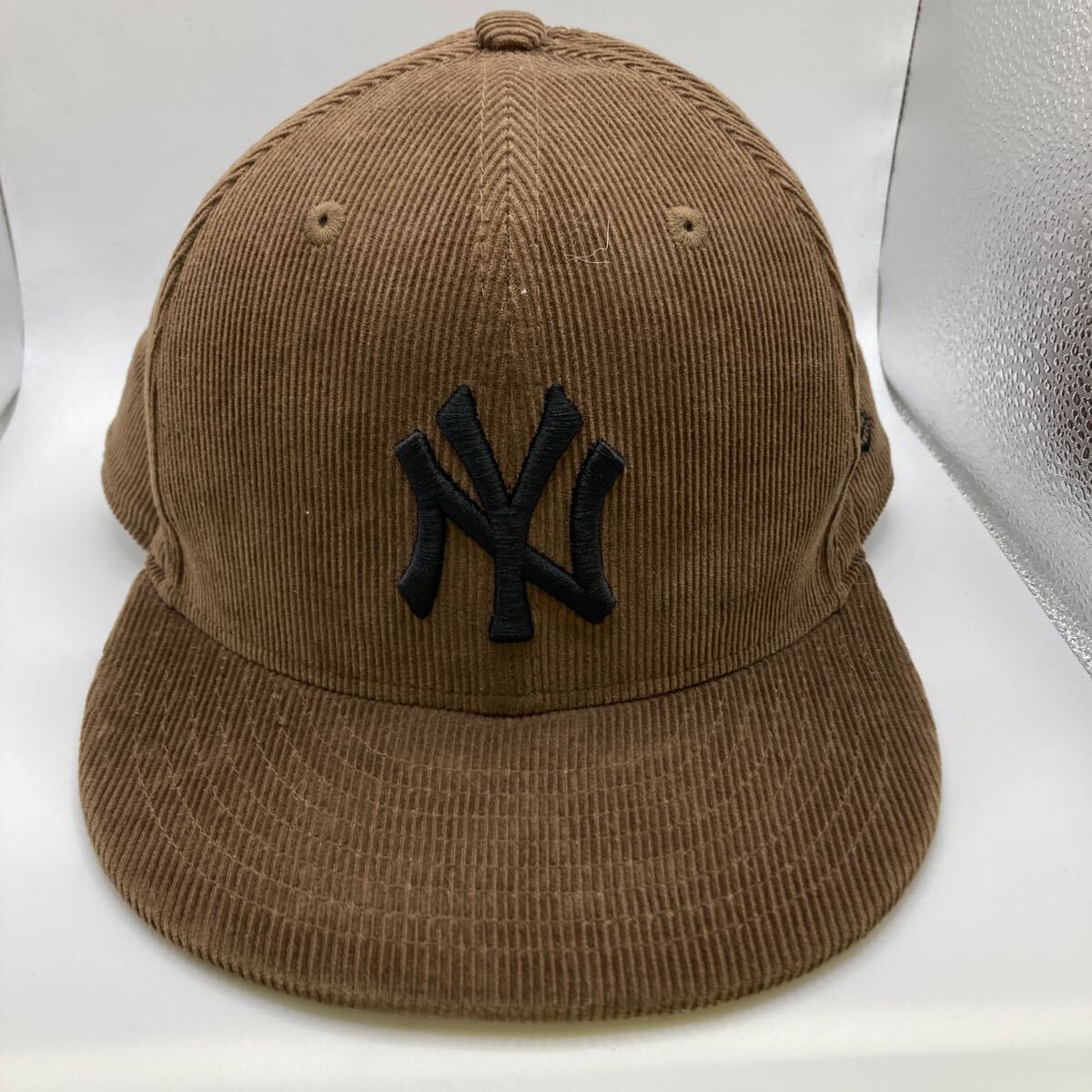 △【T-61】NEW ERA ニューエラ MLB NEW YORK YANKEES ヤンキース 59FIFTY ORIGINAL FIT コーデュロイ素材 ブラウン ロゴ刺繍 キャップの画像1