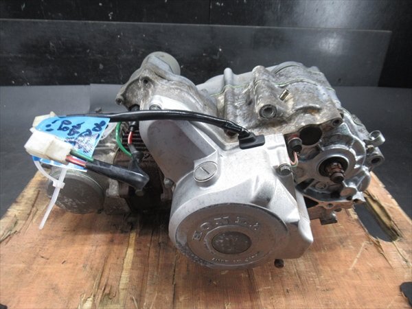 【同梱不可】 I1R6-0306 ホンダ スーパーカブ50 カスタム 実動 エンジン ASSY 絶好調♪ ミッション良好 【C50-213～ 4速セル付 動画有】の画像3