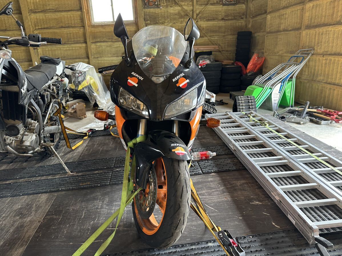 CBR1000RR 逆車　フルパワー　チタンマフラー　外装割れあり　レプソルカラー　sc57 純正マフラーあり_画像4