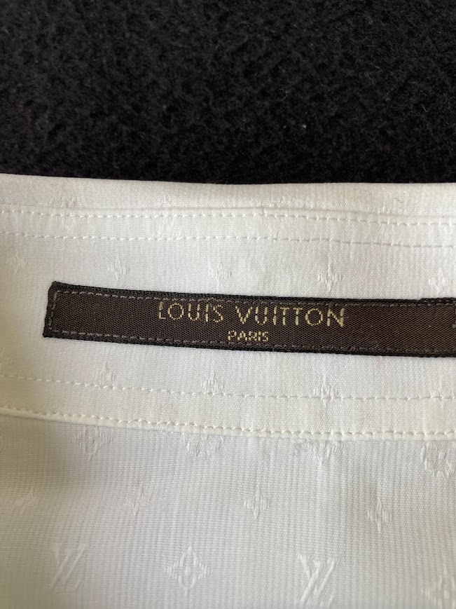 ★★注目★★ 美品 LOUIS VUITTON ルイ ヴィトン Yシャツ 綺麗 お洒落 サイズ170ｃｍ 70ｋｇの画像2