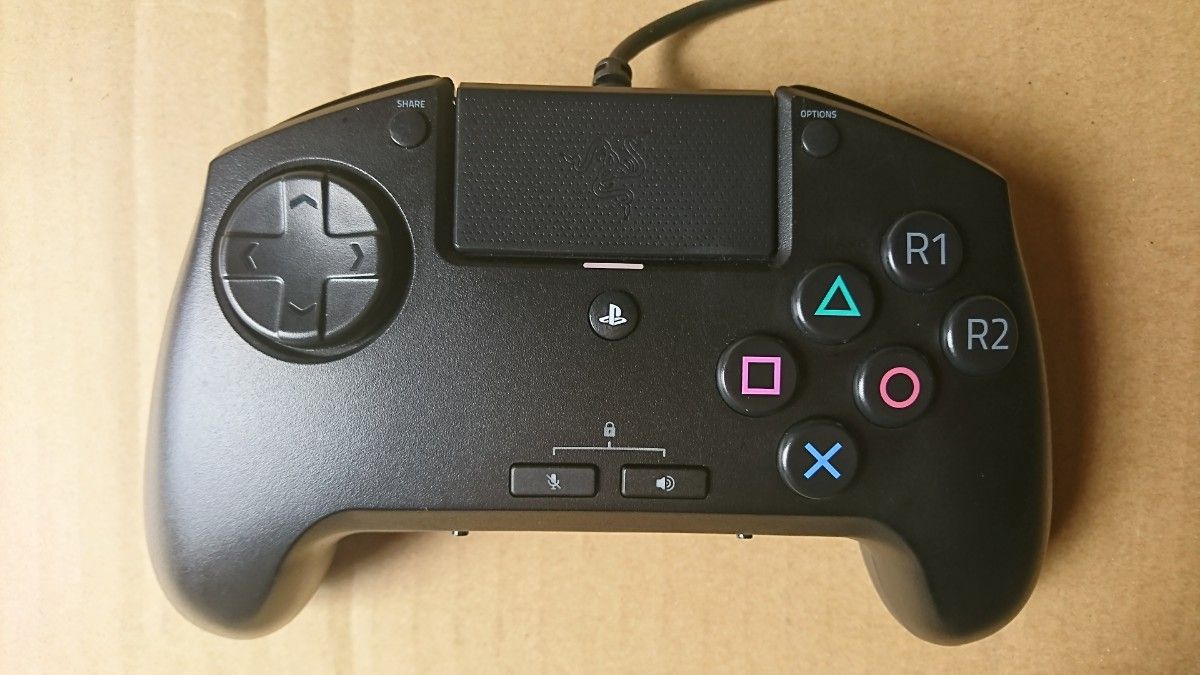 Razer Raion Fightpad for PS4 コントローラー 格闘ゲーム用 アケコンデザイン PS4 PS5 PC対応