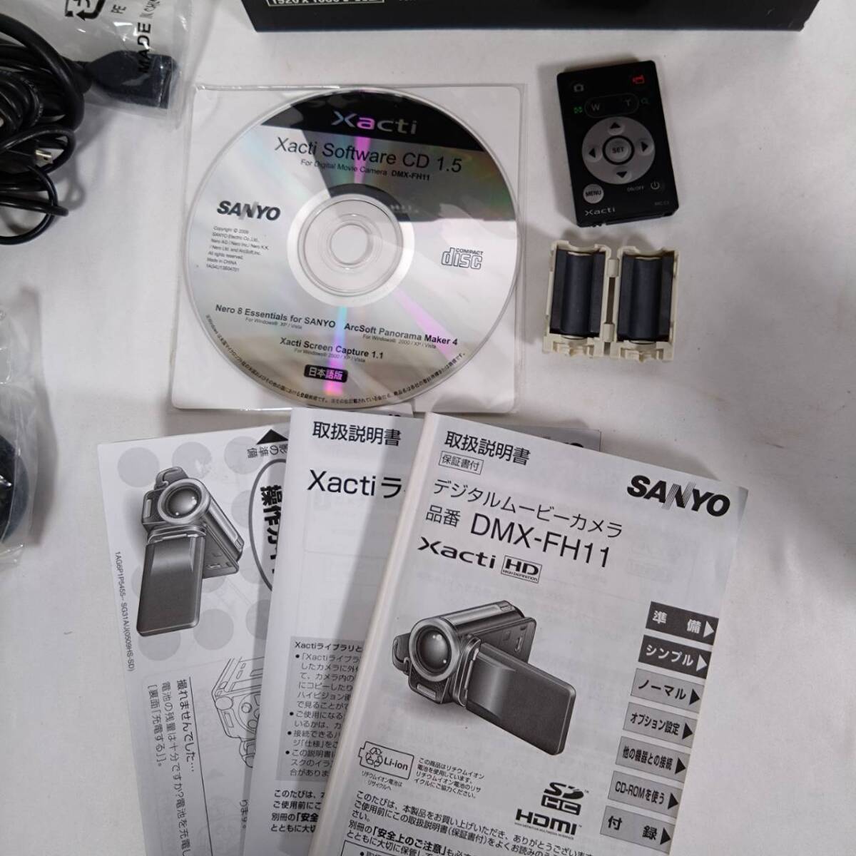 K) SANYO サンヨー Xacti DMX-FH11 ブラック デジタルビデオカメラ デジカメ 説明書 通電確認済 D1902の画像9