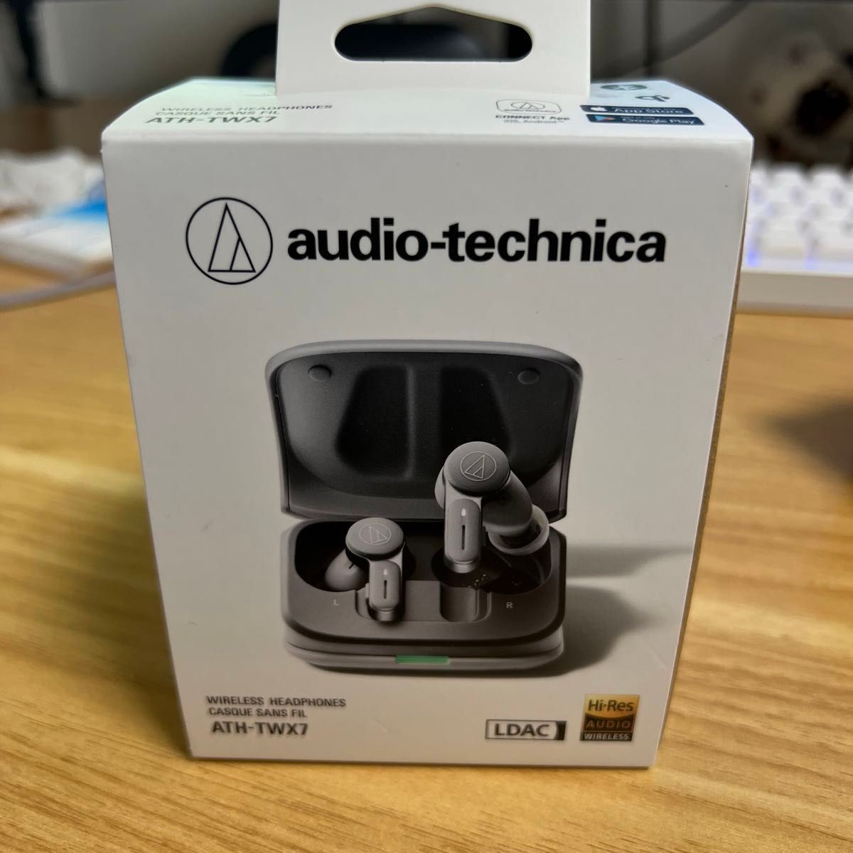 【新品・保証書付き　2024年4月4日購入】Audio Technica ATH-TWX7 ノイズキャンセリングイヤホン　グレー