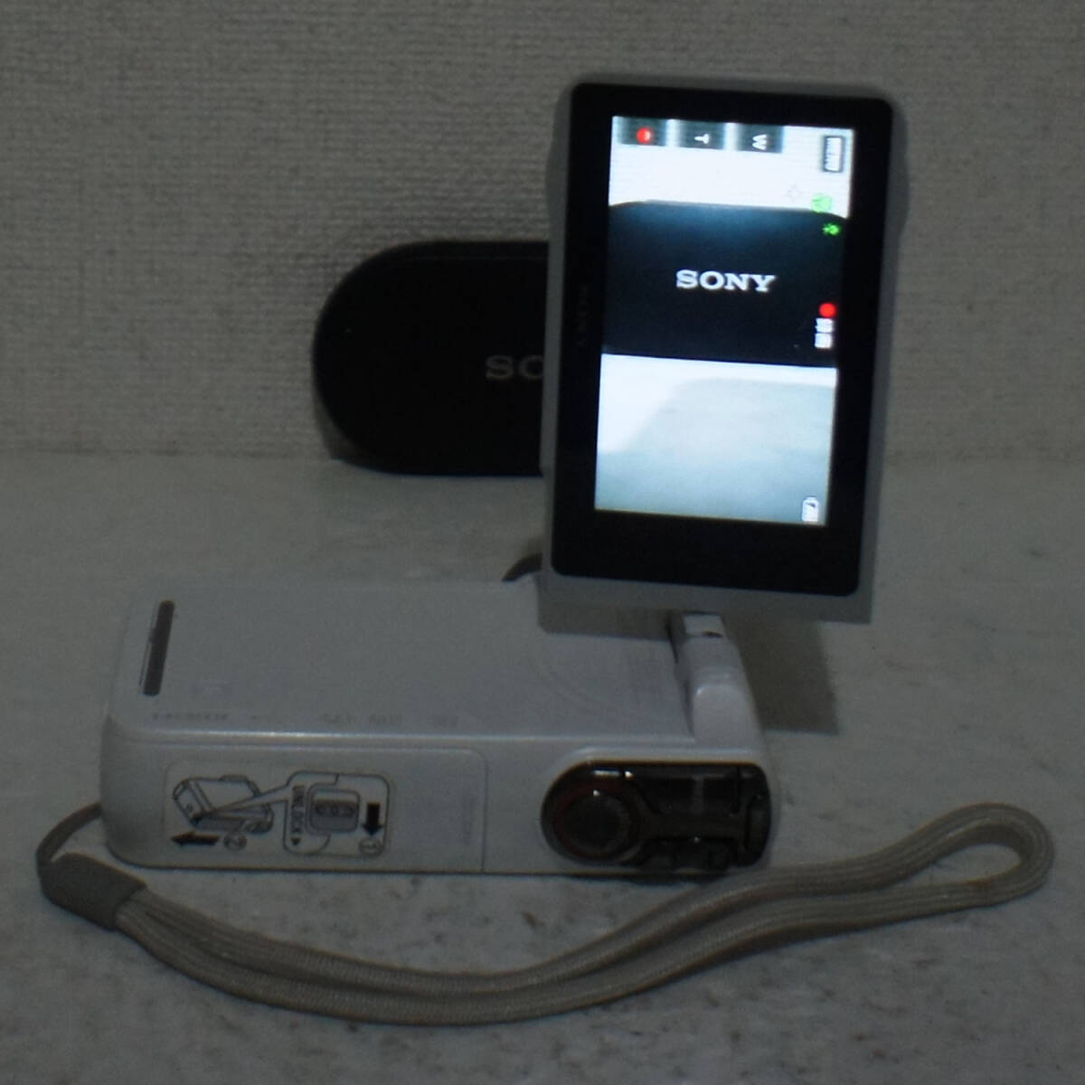 【送料無料 】Sony HDR-GW77V フルハイビジョン60P 16GB内蔵 5m防水 耐塵 耐衝撃 動作確認済み_画像4