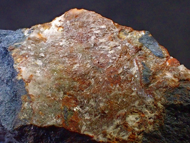 菱鉄鉱とリーベック閃石